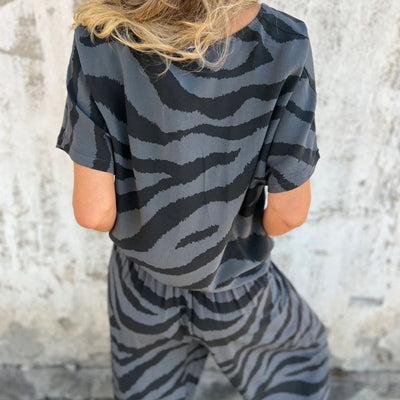 Enola | V-neck zebra print 2-piece set
