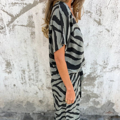 Enola | V-neck zebra print 2-piece set